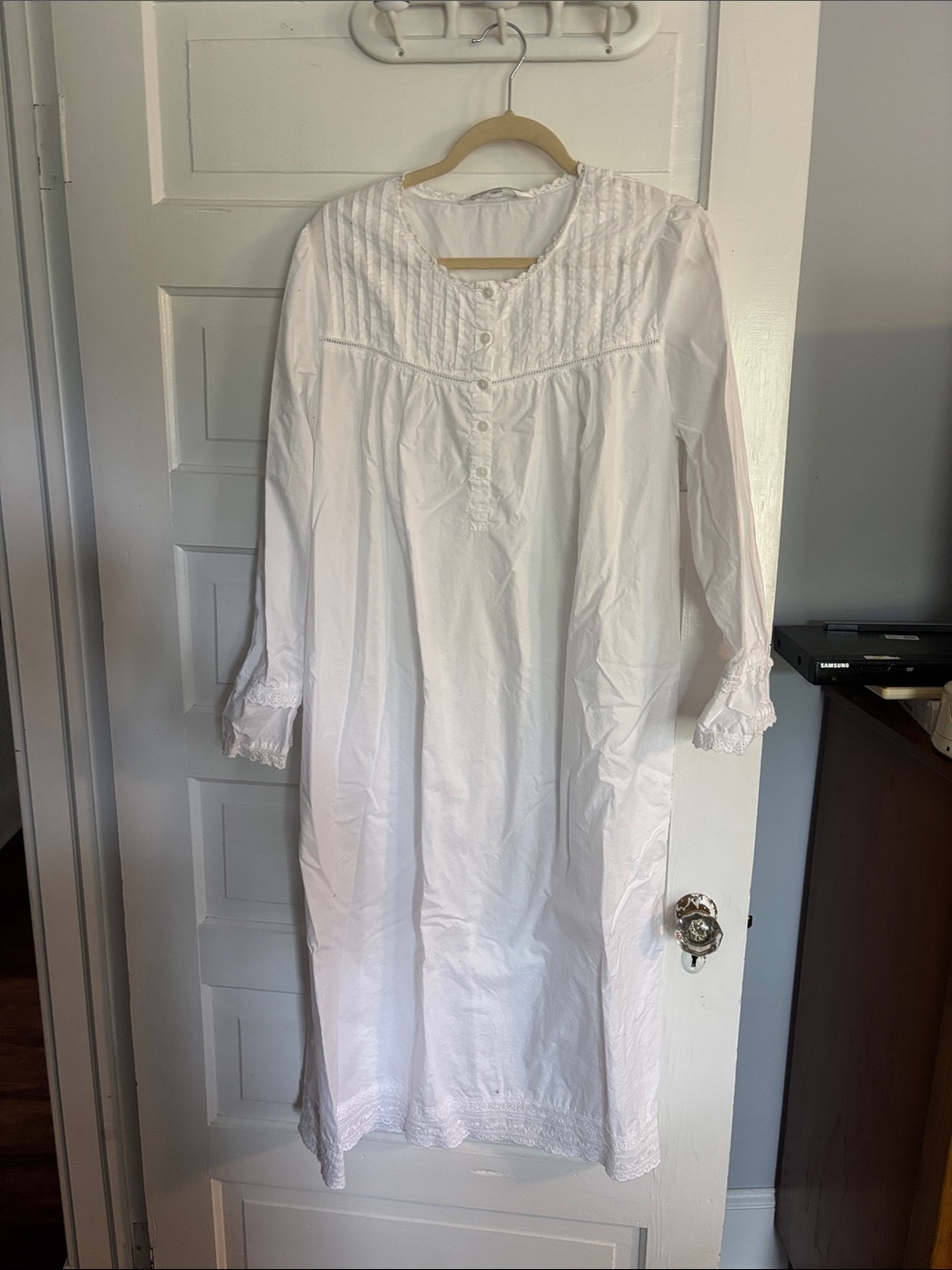 White Cotton Nightgown with Pintuck & Lace